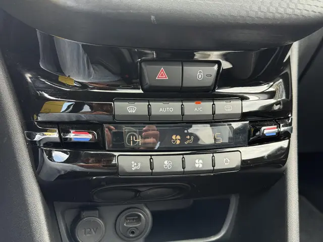 Peugeot 208 1.2 PureTech Allure 2018 Benzine 22
