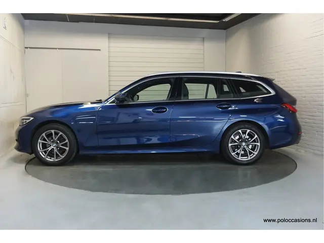 BMW 3 Serie Touring 318i 2021 Benzine 2
