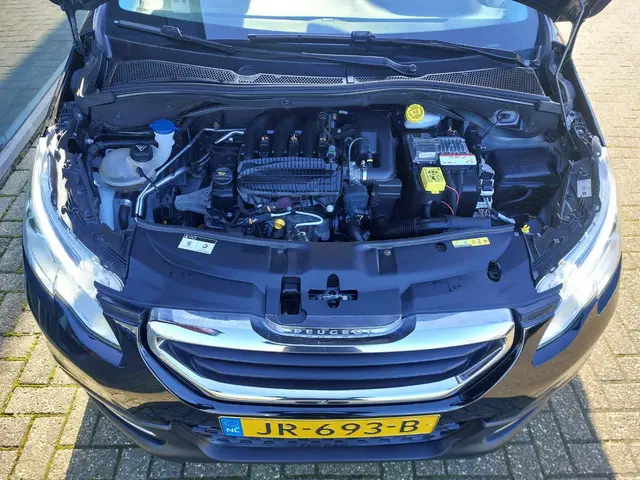 Peugeot 2008 1.2 PureTech Blue Lion 2016 Benzine 6