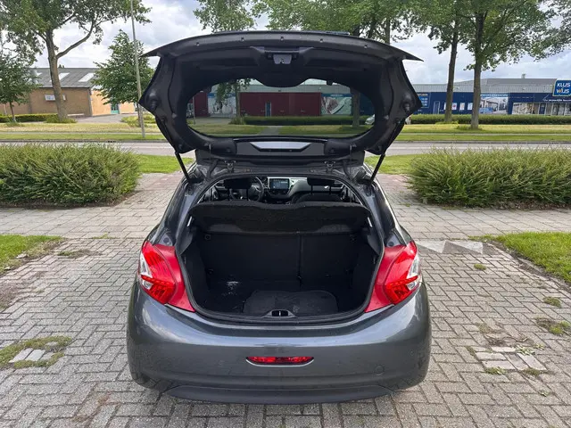 Peugeot 208 1.2 VTi Allure Clima.Navi.Pano 2014 Benzine 6