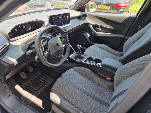 Peugeot 2008 1.2 PureTech Allure 2024 Benzine 10