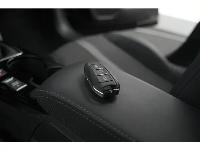 Peugeot 208 PureTech 100 GT 2024 Benzine 12