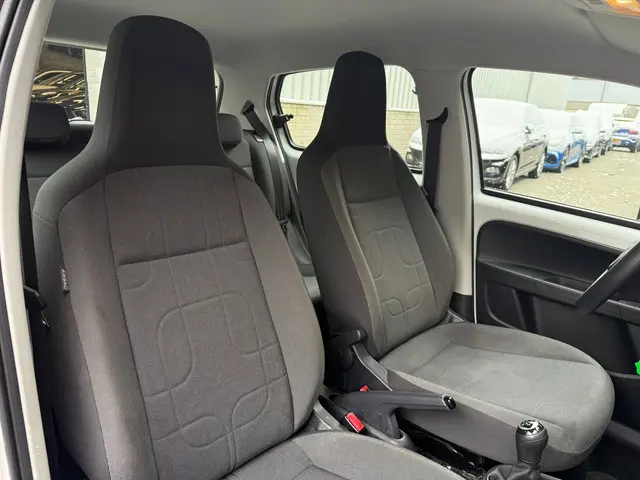 Volkswagen up! 1.0 move up! BlueMotion 2015 Benzine 24