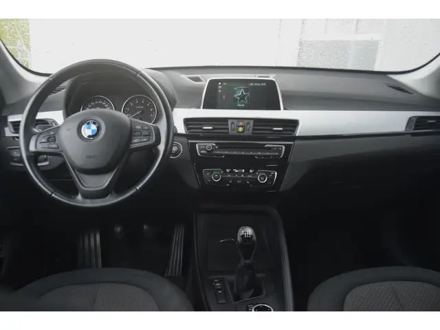 BMW X1 SDrive18i Executive 2018 Benzine 7
