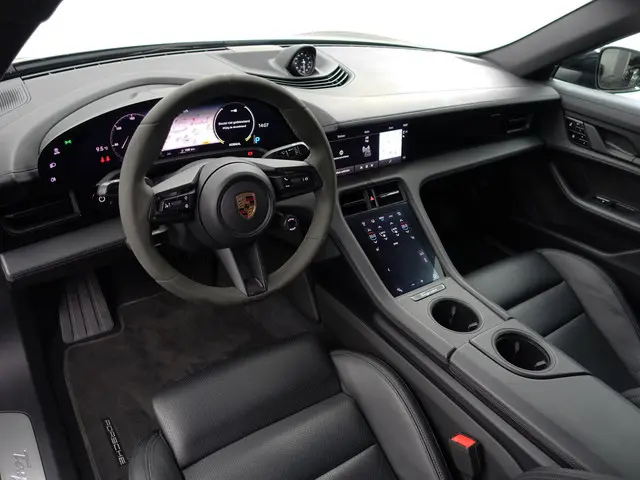 Porsche Taycan 2
