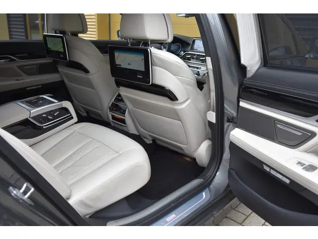 BMW 7 Serie 740Li High Executive 2016 Benzine 46
