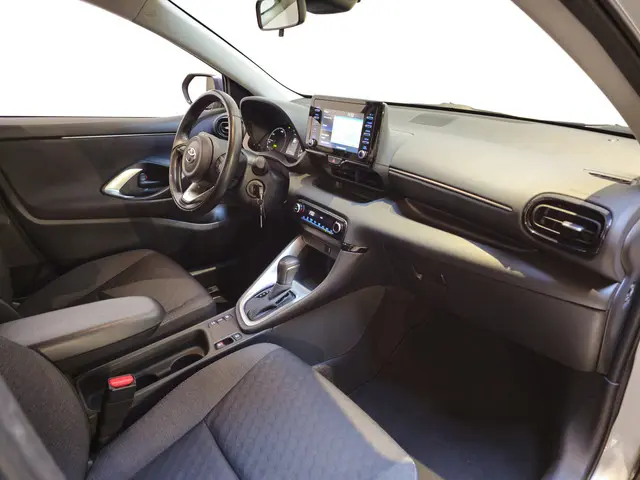 Toyota Yaris 1.5 Hybrid Active 2022 Hybride Benzine 12