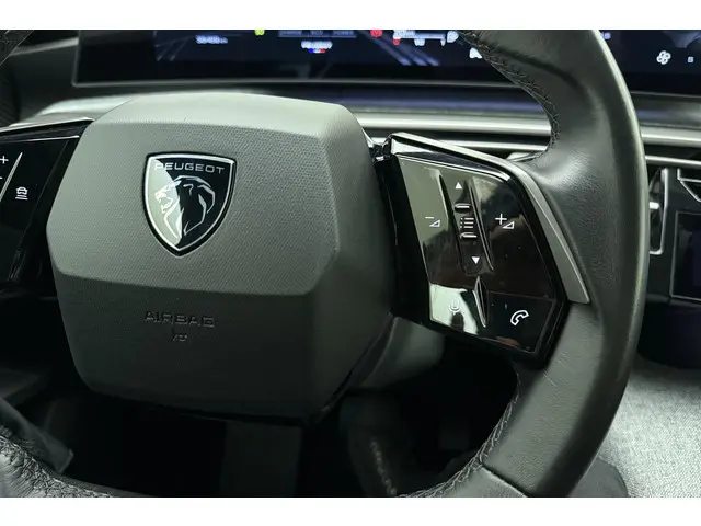 Peugeot 3008 1.2 Hybrid 136 Allure 2024 Hybride Benzine 19