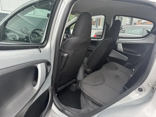 Peugeot 107 1.0 Active 2012 Benzine 15