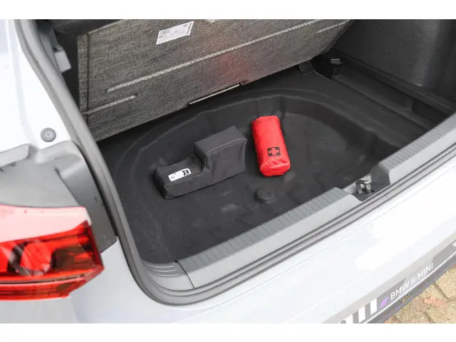 Volkswagen Golf 1.5 eTSI Life Edition 2024 Benzine 46