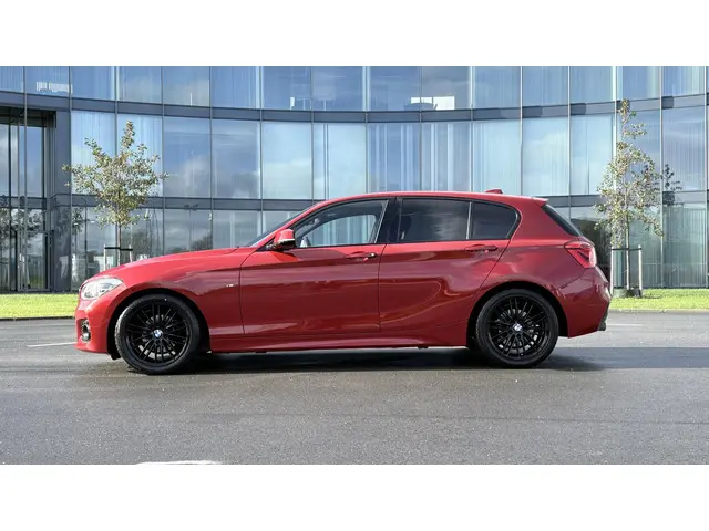 BMW 1 Serie 118i Executive 2018 Benzine 2