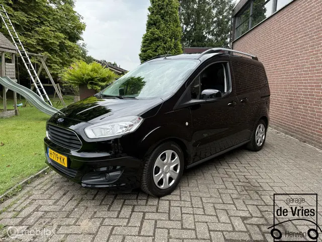 Ford Tourneo Courier Titanium 2016 Benzine