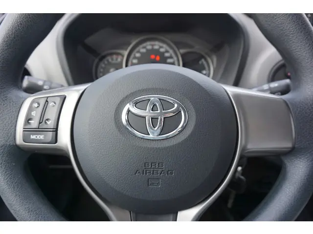 Toyota Yaris 1.3 VVT-i Now 2016 Benzine 15