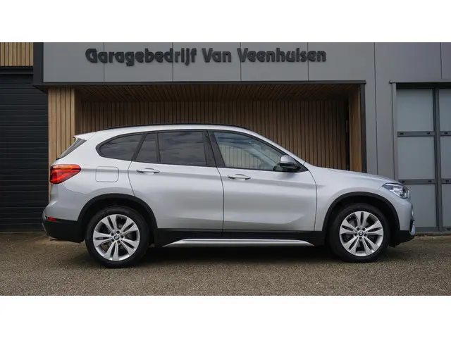 BMW X1 sDrive18i 140pk High Executive 2019 Benzine 3