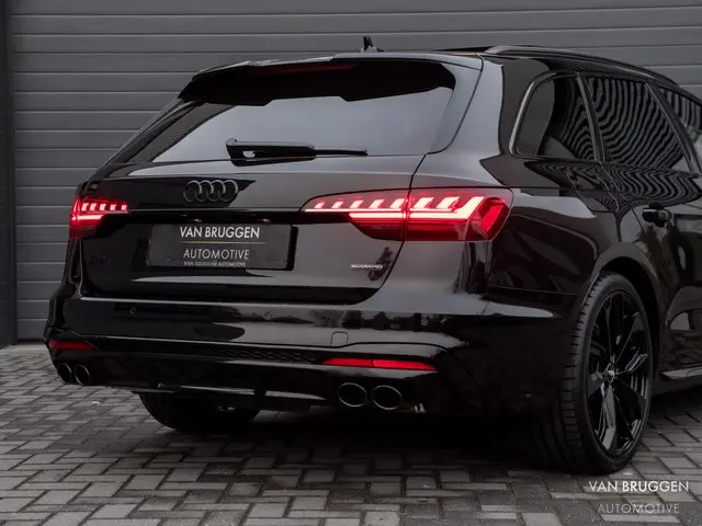 Audi A4 Avant 40 TFSI quattro S-Line 2024 Benzine 45