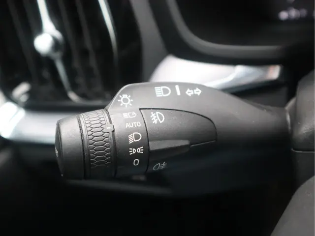 Volvo V60 2.0 B3 Momentum 2021 Hybride Benzine 32