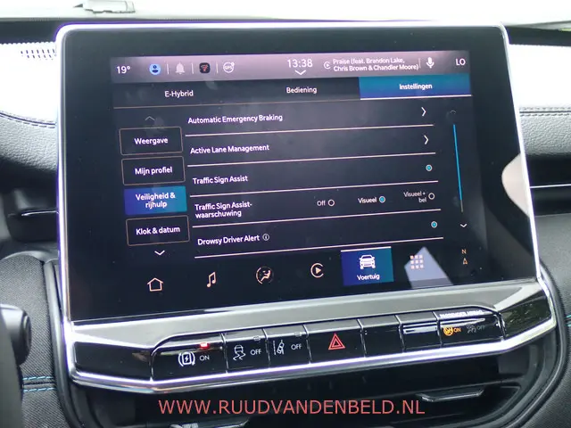 Jeep Compass 4XE 240 PHEV Upland 2023 Hybride Benzine 23