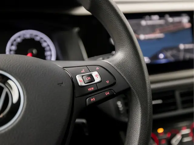 Volkswagen Polo 1.0 TSI Sportline 2021 Benzine 19