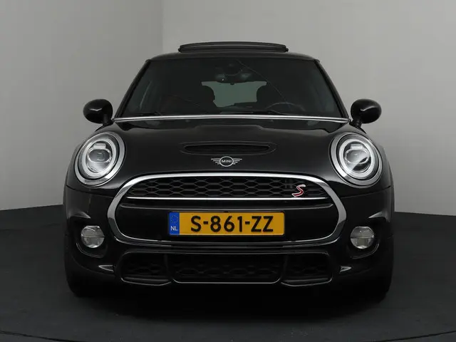 MINI Cooper S 2.0 2018 Benzine 30