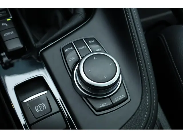 BMW X2 xDrive25e High Executive 2020 Hybride Benzine 27