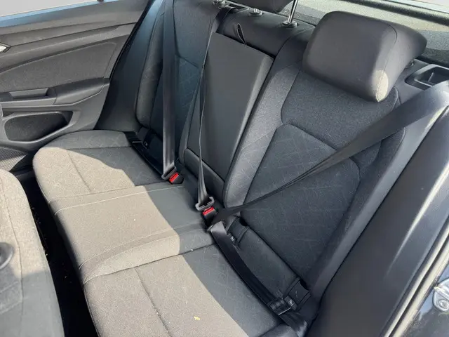 Volkswagen Golf 1.0 TSI Life 2023 Benzine 15