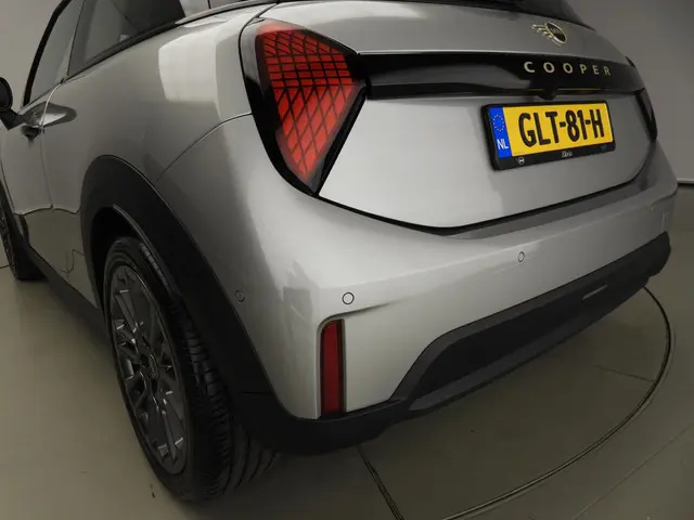 MINI 3-Deurs Cooper C 2024 Benzine 37