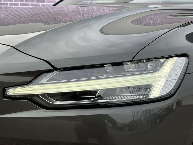 Volvo V60 2.0 B3 Momentum Business 2022 Benzine 7