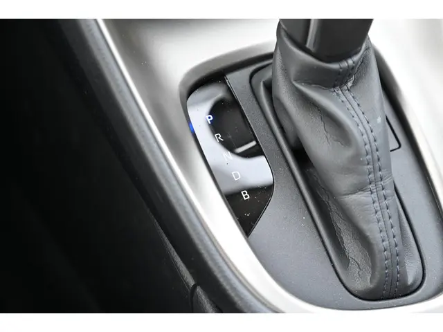 Mazda 2 Hybrid 116 automaat Select 2023 Hybride Benzine 25
