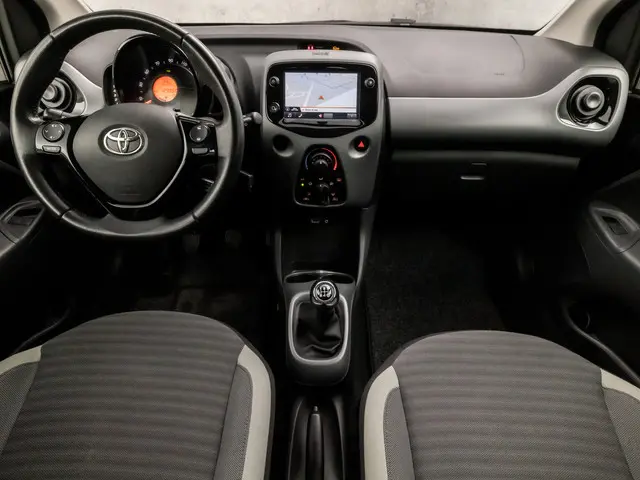 Toyota Aygo 1.0 VVT-i x-play limited 2019 Benzine 6