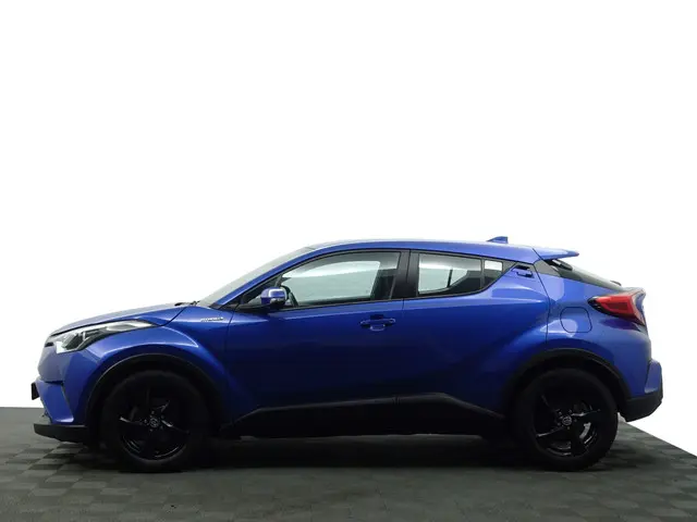 Toyota C-HR 1.8 Hybrid Dynamic Aut- 2017 Hybride Benzine 32