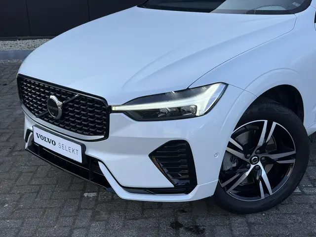 Volvo XC60 2.0 B5 R-Design 2022 Benzine 2