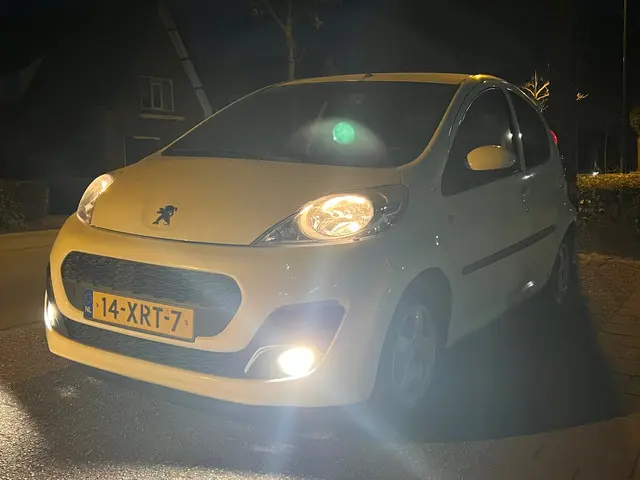 Peugeot 107 1.0 EXCLUSIVE NL-AUTO-NAP 2012 Benzine 68
