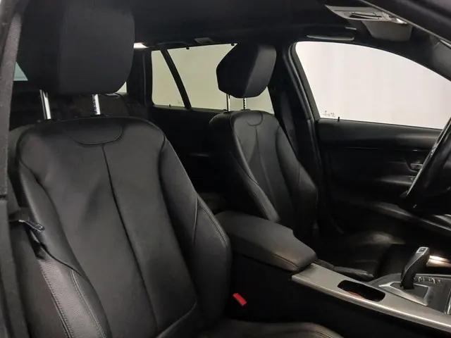 BMW 3 Serie 318i - Leer - Clima - Inbraak Schade 2019 Benzine 13