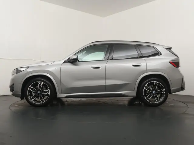 BMW X1 sDrive18i 2025 Benzine 12