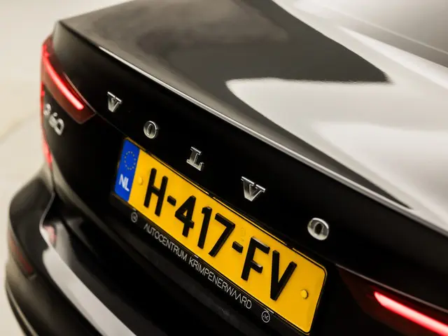 Volvo S60 2.0 T4 R-Design 2020 Benzine 33