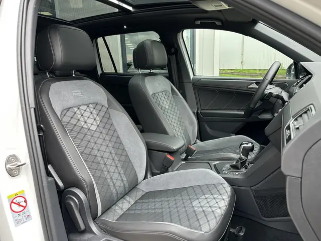 Volkswagen Tiguan 1.5 TSI R-Line 2023 Benzine 35