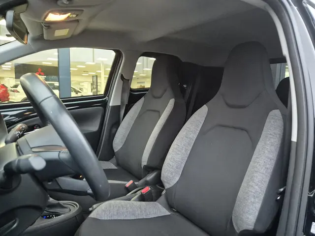 Toyota Aygo X 1.0 VVT-i S-CVT first 2022 Benzine 27