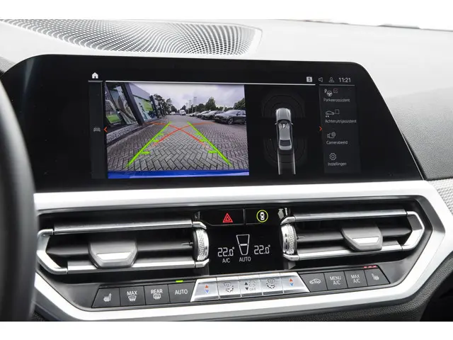 BMW 3 Serie 320i High Executive 2020 Benzine 22