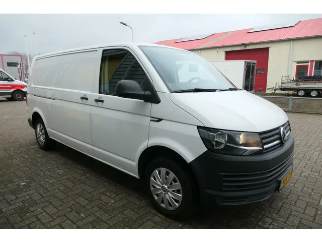 Volkswagen Transporter 2.0 TDI L2H1 Highline 2015 Diesel 6
