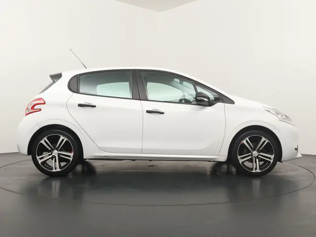 Peugeot 208 1.0 VTi Access 2014 Benzine 6