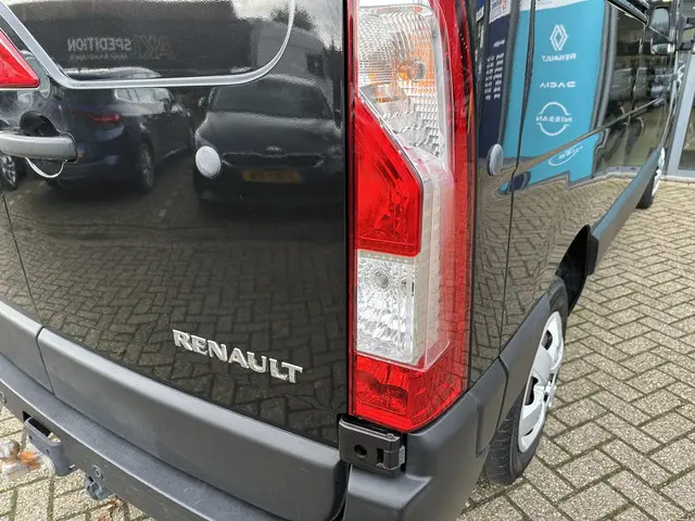 Renault Master T33 2.3 dCi 130 L2H2 2018 Diesel 17