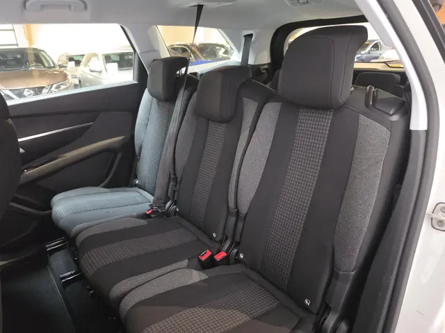 Peugeot 5008 1.2 PureTech Active 2020 Benzine 19