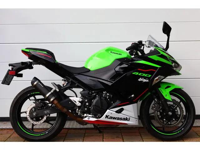 Kawasaki Ninja 400 KRT A2 CODE 80 2023 Benzine 21