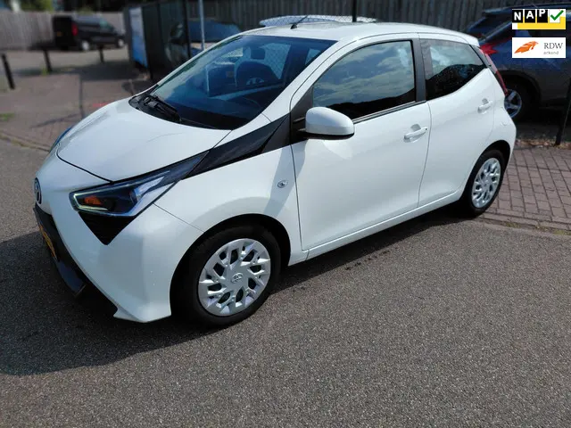 Toyota Aygo 1.0 VVT-i x-play 2021 Benzine