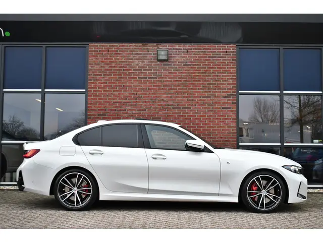 BMW 3 Serie 330 d M-Sport Pro 2023 Diesel 55