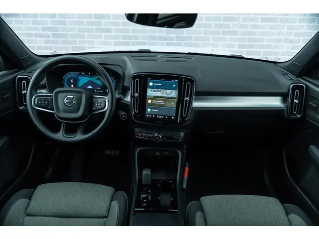 Volvo XC40 2.0 B4 Plus Dark 2025 Benzine 4