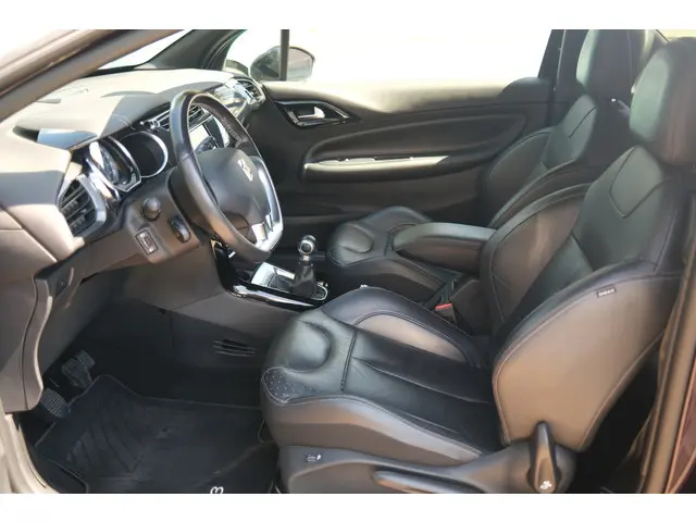 DS DS 3 3 PT 82 So Chic 2016 Benzine 23