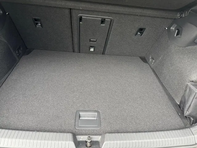 Volkswagen Golf 1.5 eTSI R-Line 2022 Benzine 38