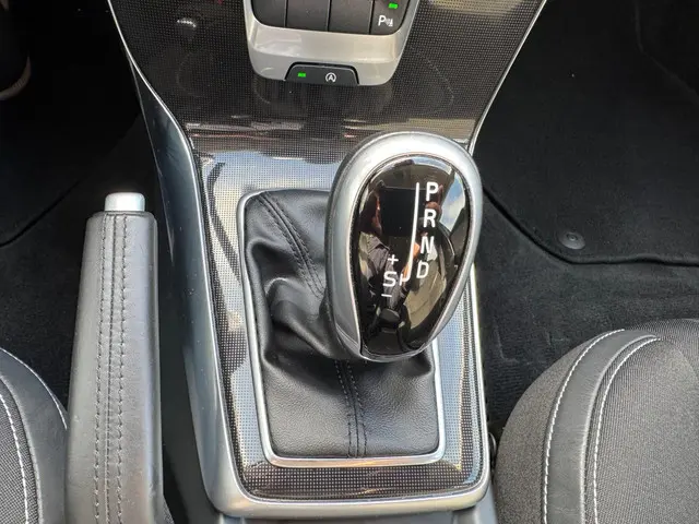 Volvo V40 1.5 T2 R-Design AUTOMAAT!! 2016 Benzine 16