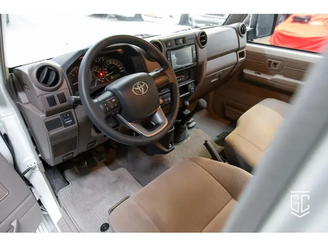 Toyota Land Cruiser GRJ76 E 2024 Benzine 8